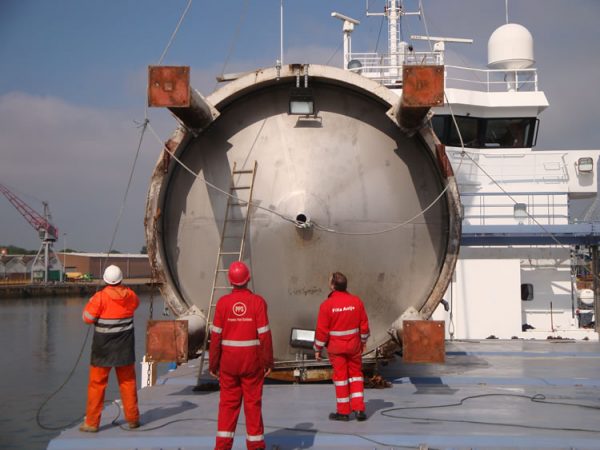 220,000 litre conical bottomed vessel